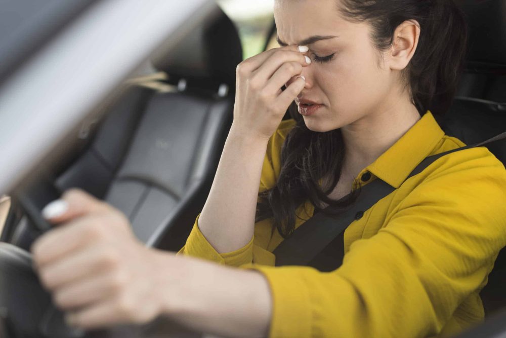 woman-driving-having-headache woman-driving-having-headache